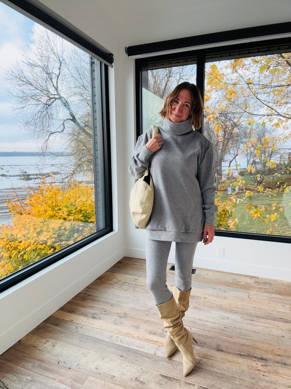 Col roulé tricot gris pâle