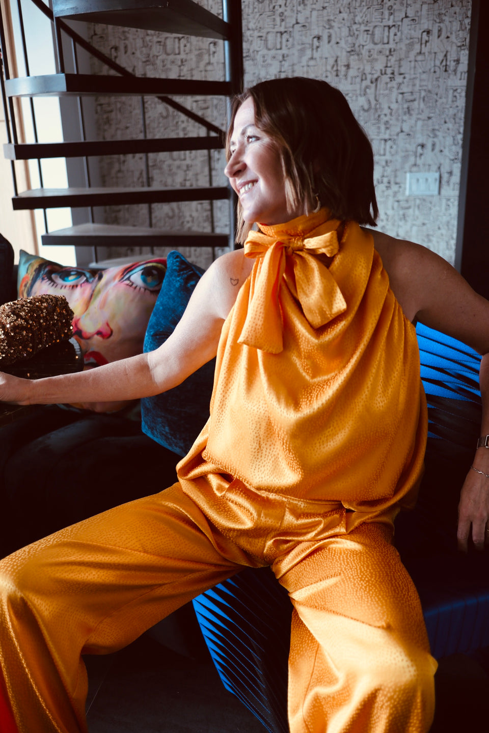 Pantalon satin jaune doré