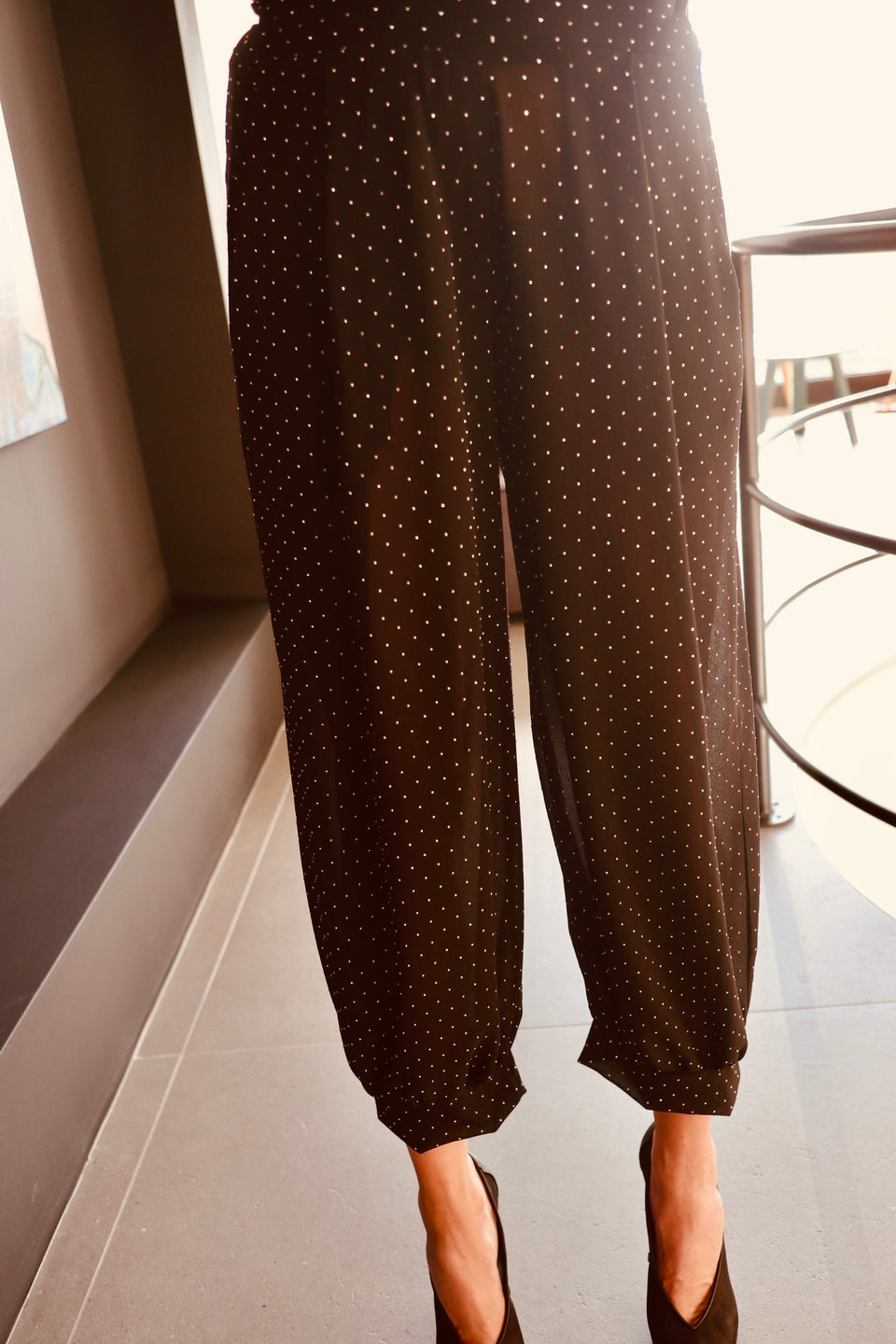 Pantalon noir pastilles brillantes